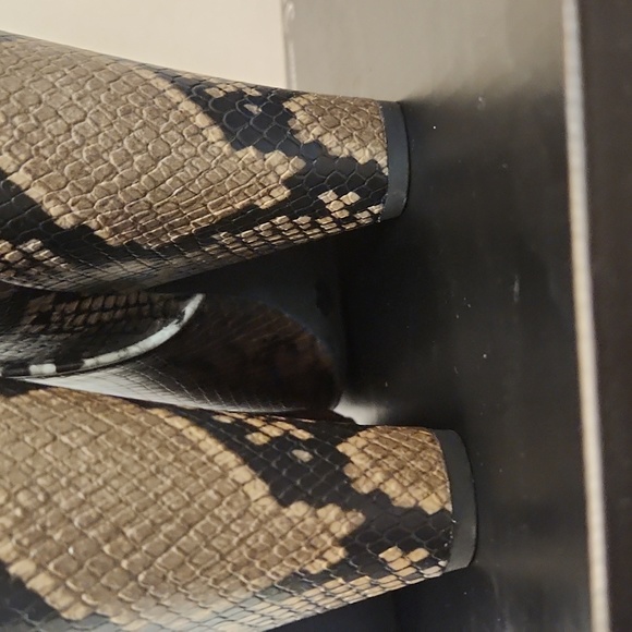 Cowgirl Boots Snake Print, 9.5 - Picture 8 of 13